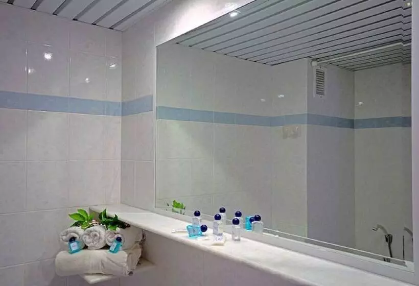 اتاق اساندارد با چشم‌انداز جانبی به دریا, Astir Palace