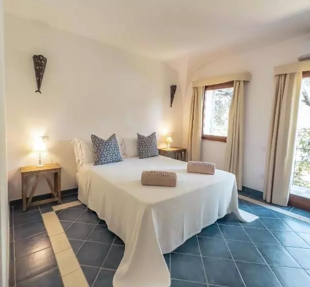 اتاق استاندارد سه نفره, Borgo Antico San Pantaleo