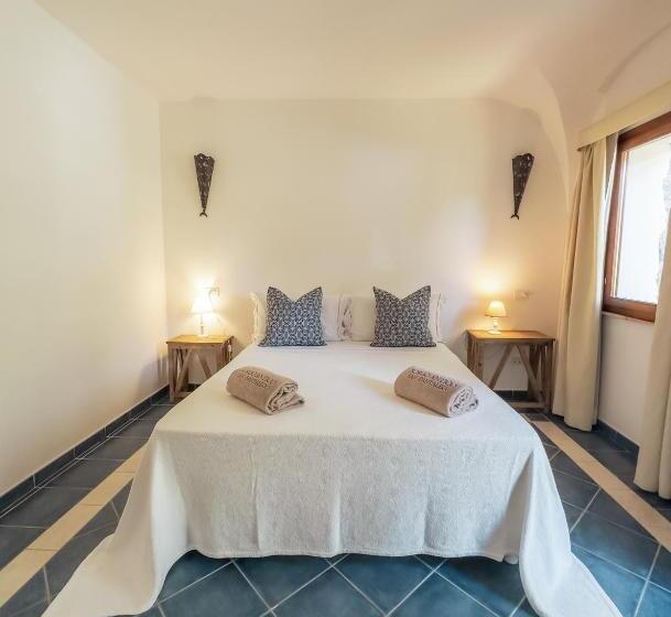 اتاق استاندارد سه نفره, Borgo Antico San Pantaleo