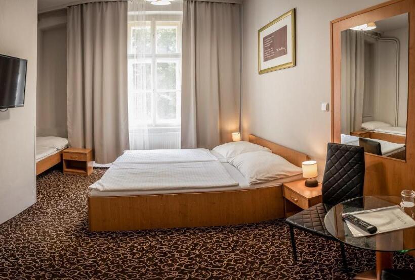 اتاق استاندارد سه نفره, Brixen