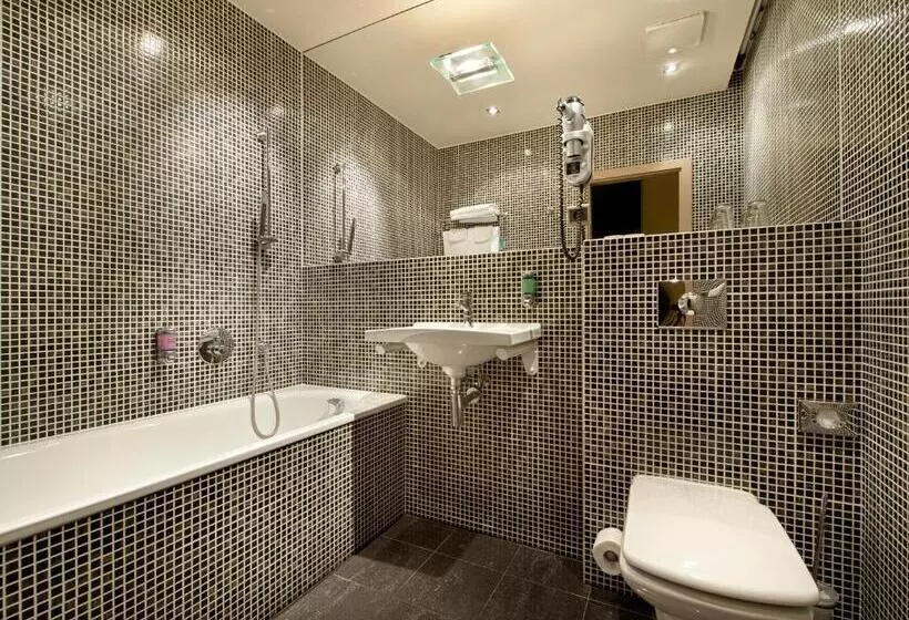 Standard Yhden Hengen Huone, Ea Hotel Crystal Palace