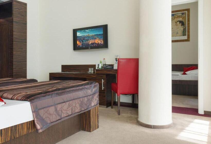 سوئیت خانواده 2 خوابه, Ea Hotel Crystal Palace