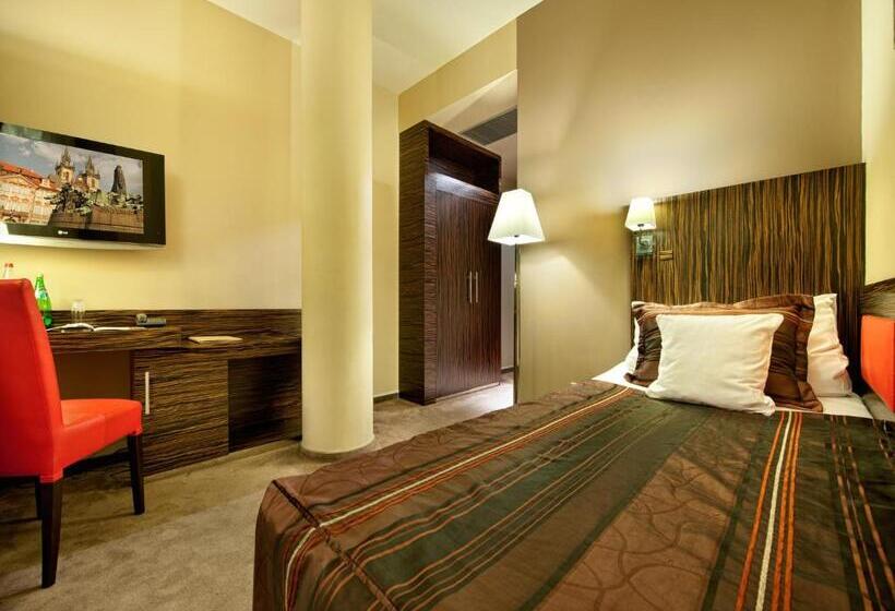 اتاق یک تخته با تراس, Ea Hotel Crystal Palace