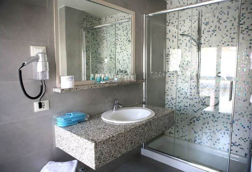 غرفة قياسية مطلّة علي البحيرة, Eden