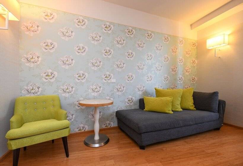 Полулюкс Вид на Озеро, Eden