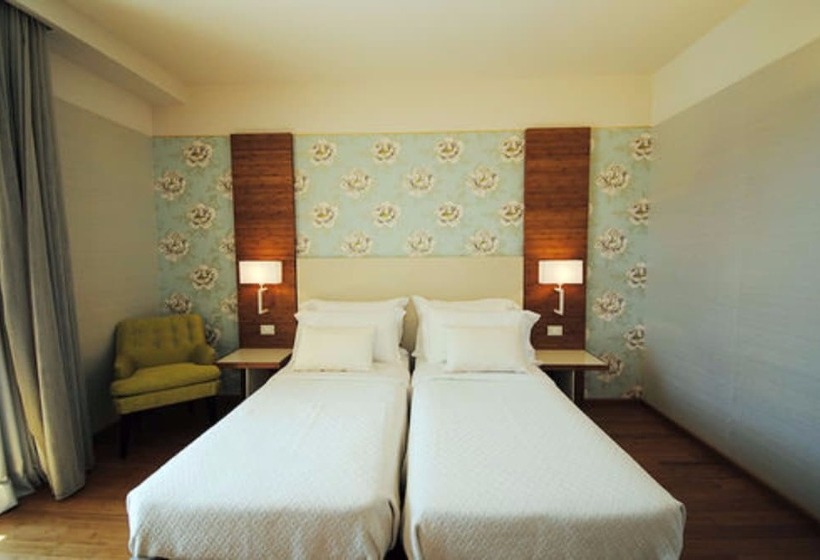 Полулюкс Вид на Озеро, Eden