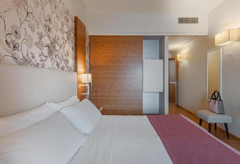 Номер Стандарт Вид на Озеро, Eden