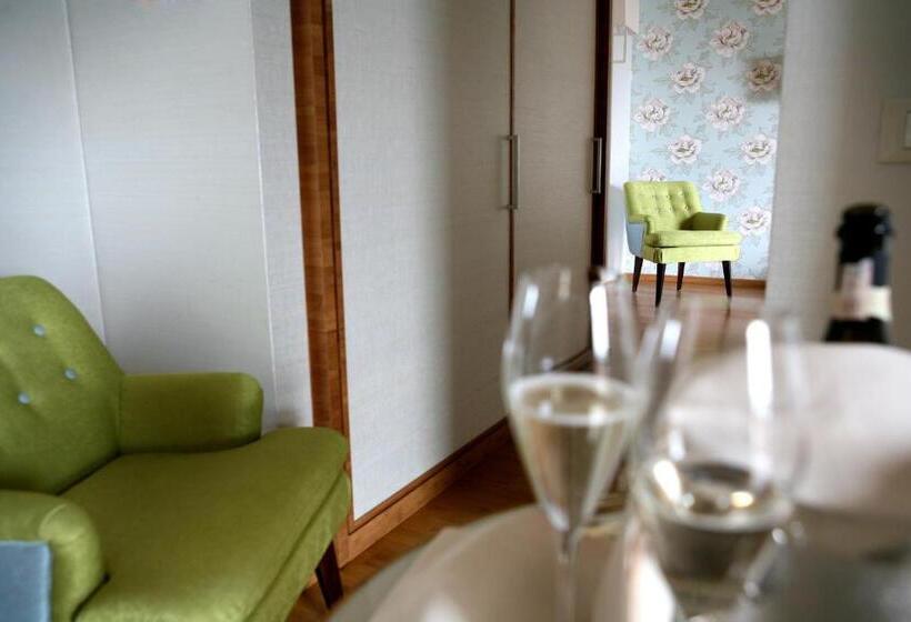 Полулюкс Вид на Озеро, Eden