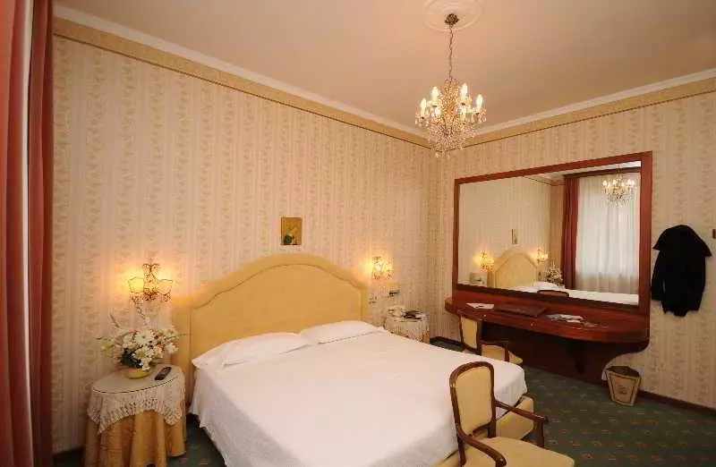 コンフォートルーム, Grand Hotel Excelsior