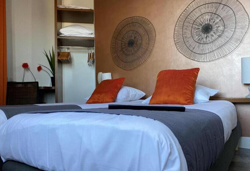 غرفة قياسية ثلاثية, Hôtel La Rotonde