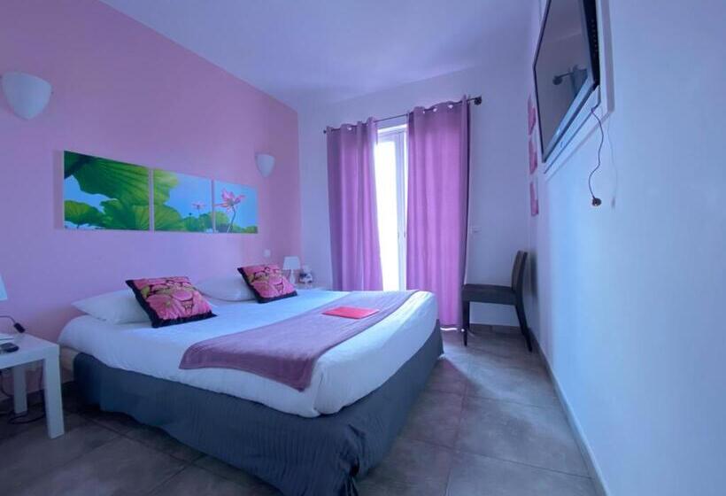Полулюкс, Hôtel La Rotonde