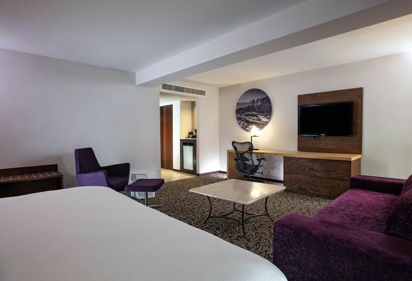 جناح جونيور, Krystal Urban Monterrey San Jeronimo