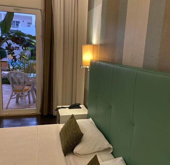 带泳池观景的豪华房, Pontao