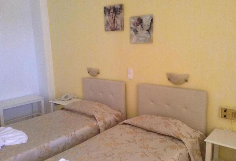 غرفة قياسية مطلّة علي البحر, Pandrossos