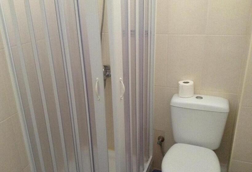 غرفة قياسية فردية مطلة علي البحر, Pandrossos