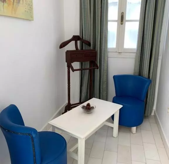 سوییت با چشم‌انداز دریا, Pandrossos