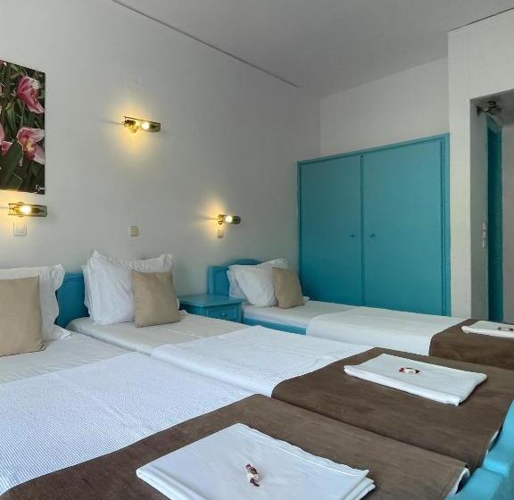 غرفة قياسية ثلاثية مزودة بشرفة, Stratos