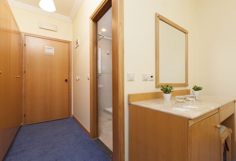 חדר סטנדרט יחיד, Telioni