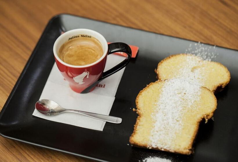 חדר סטנדרט לשלושה, Telioni