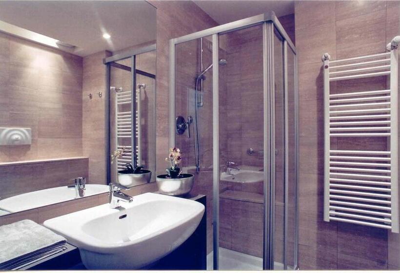 سوییت, Wall Art Hotel & Residence