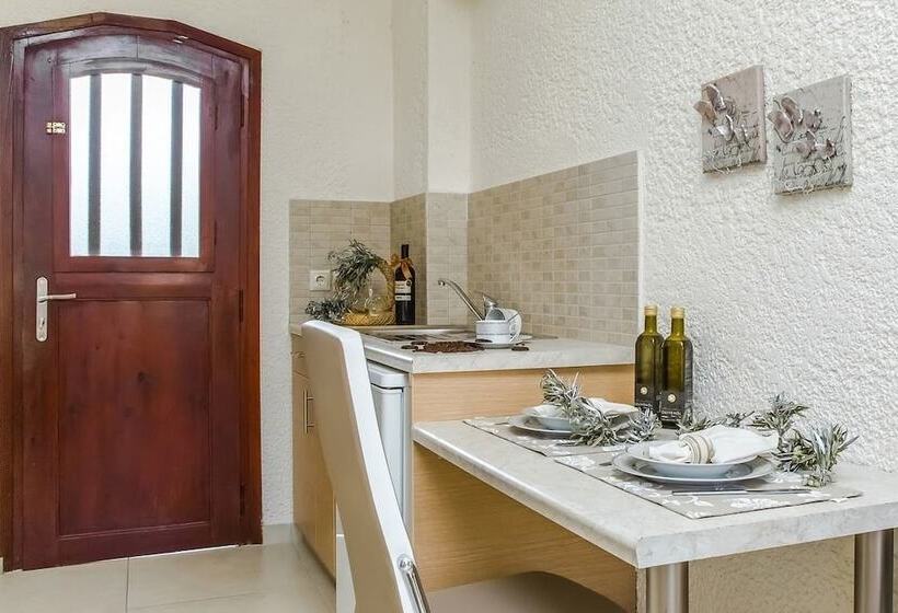 高级工作室, Stelios Gardens