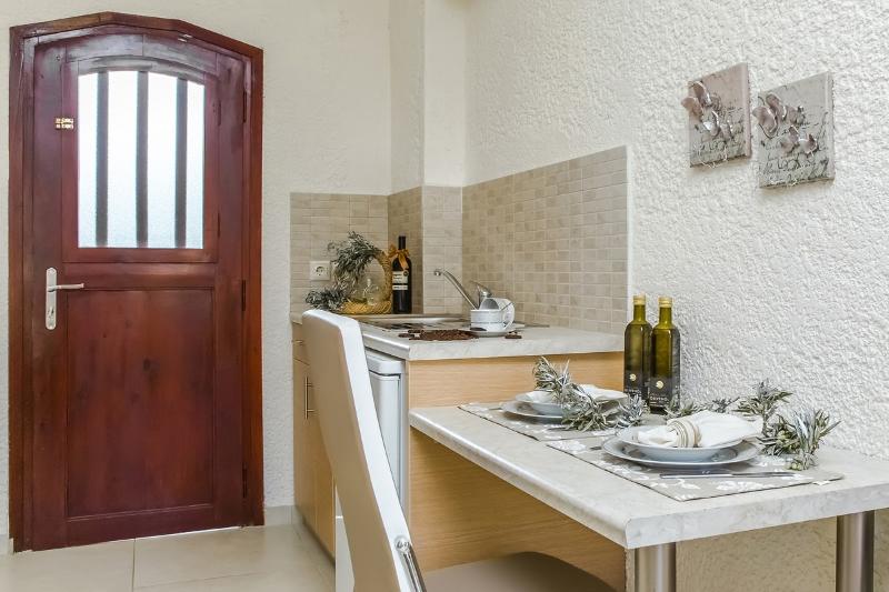 高级工作室, Stelios Gardens