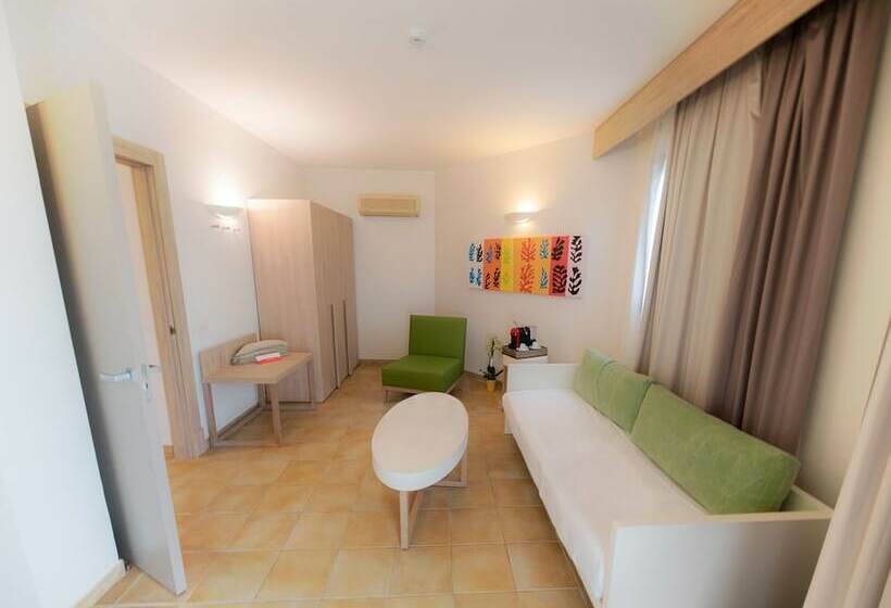 غرفة سوبيريور ثلاثية, Voi Arenella Resort