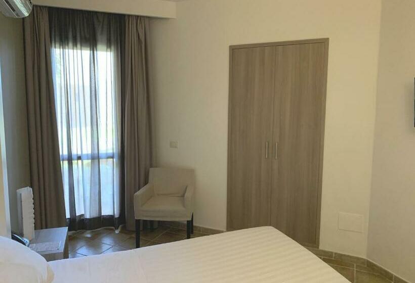 غرفة كومفورت ثلاثية, Voi Arenella Resort