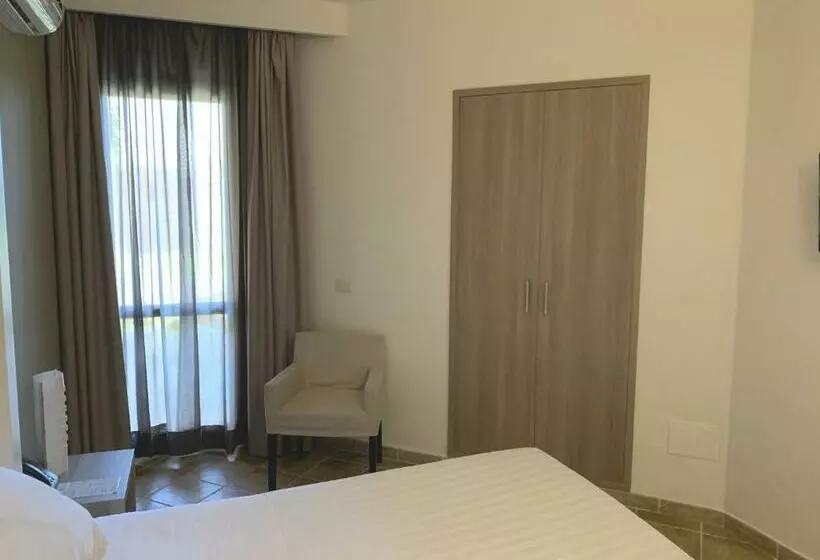 コンフォートトリプルルーム, Voi Arenella Resort