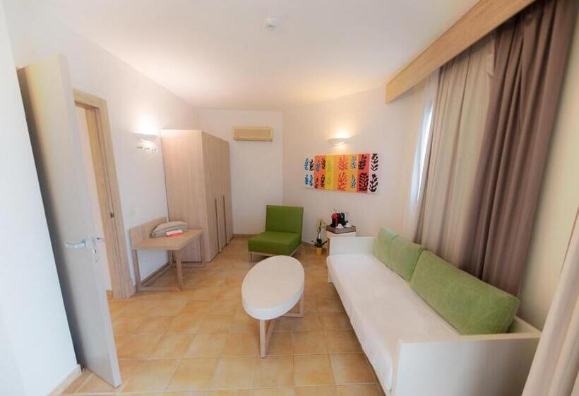 غرفة سوبيريور ثلاثية, Voi Arenella Resort