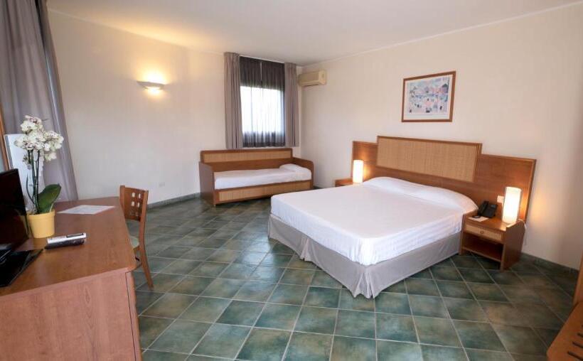 غرفة كلاسيكية ثلاثية, Voi Arenella Resort