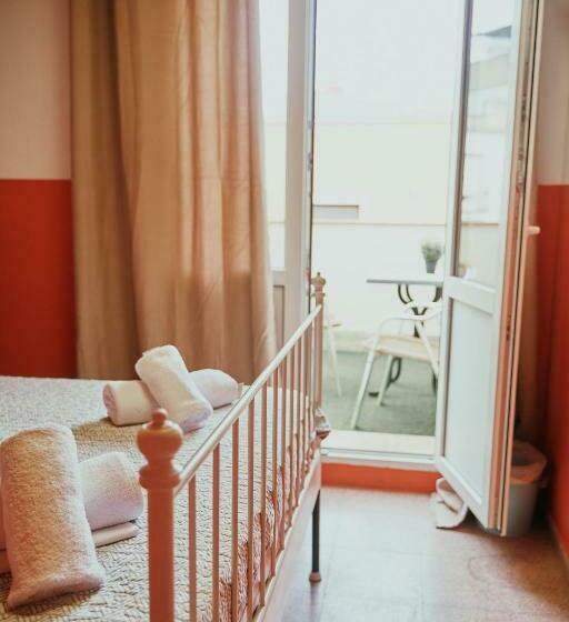 バス共有のスタンダードルーム, Loft Hostal Group