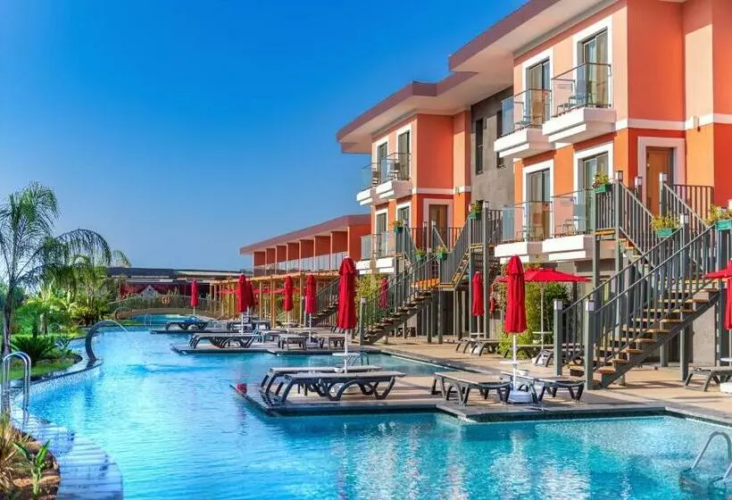 سوییت با چشمانداز استخر, Megasaray Club Belek