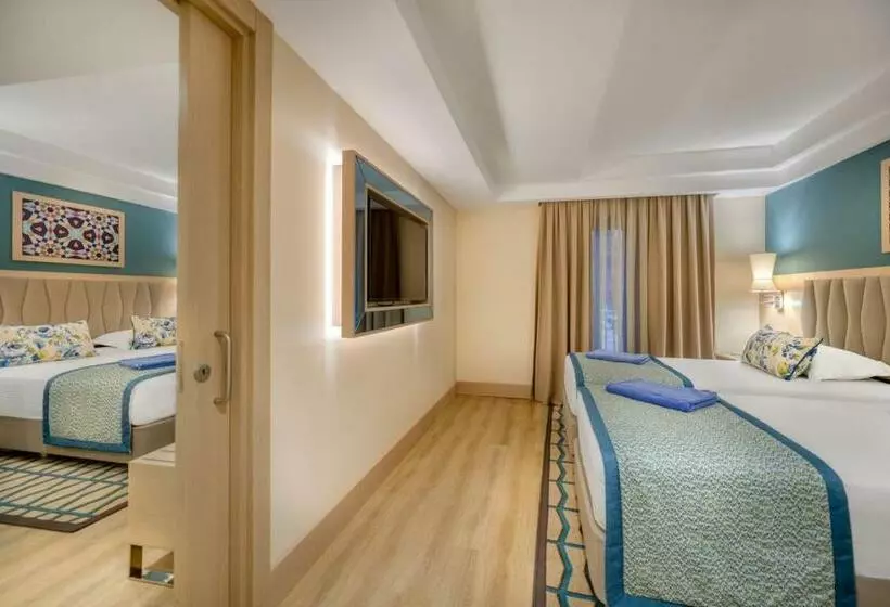 سوییت با چشمانداز استخر, Megasaray Club Belek