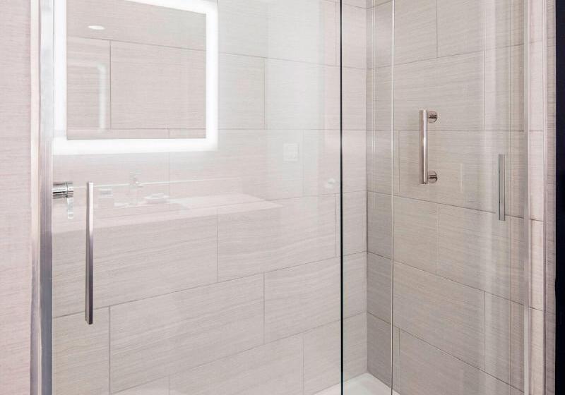 غرفة قياسية سرير كينج, Courtyard By Marriott Boston Brookline