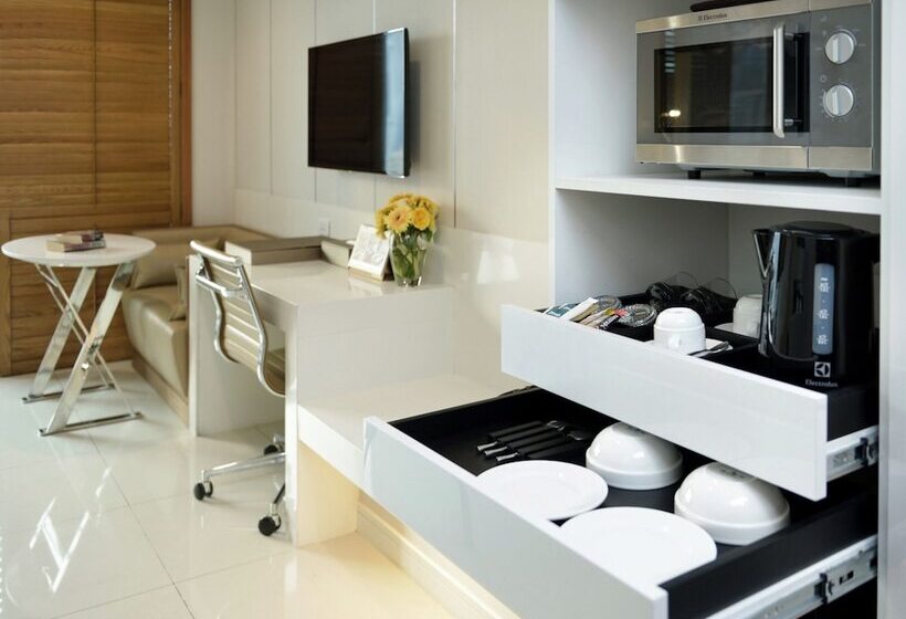 اتاق سوپریور با بالکن, Grande Centre Point Ploenchit
