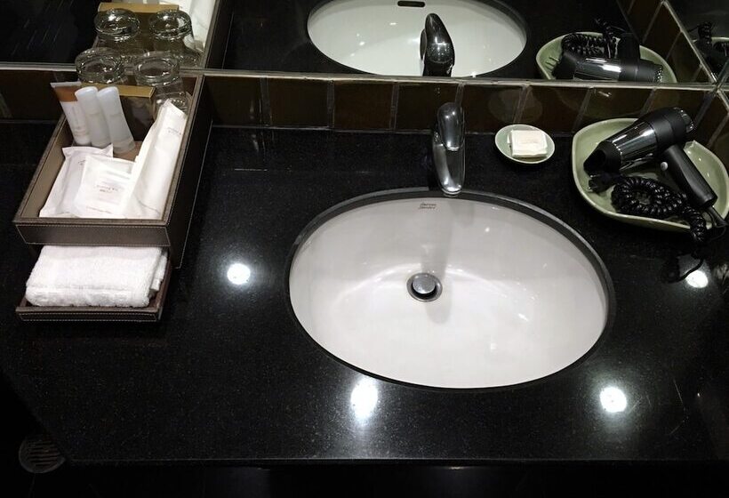 اتاق سوپریور با بالکن, Grande Centre Point Ploenchit