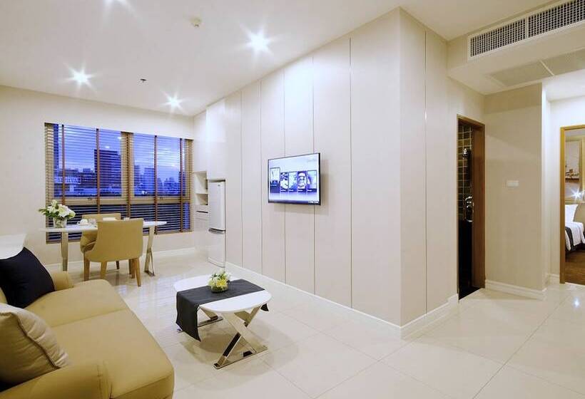 سوییت جونیور با بالکن, Grande Centre Point Ploenchit