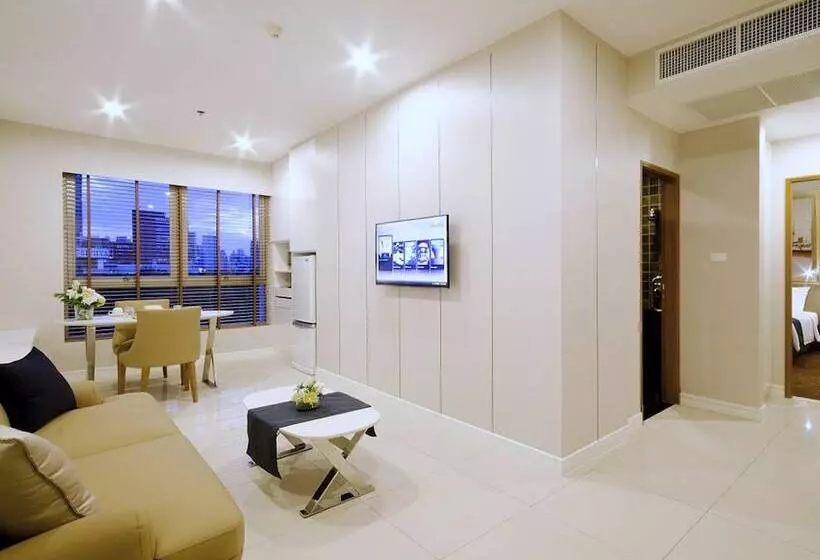 سوییت جونیور با بالکن, Grande Centre Point Ploenchit