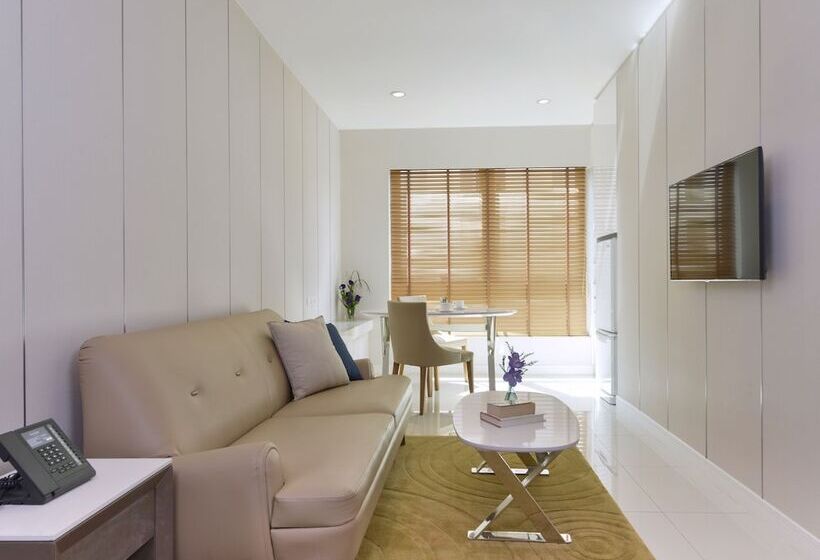 سوییت جونیور با بالکن, Grande Centre Point Ploenchit