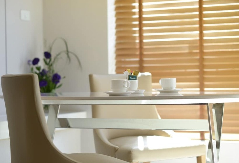 سوییت جونیور با بالکن, Grande Centre Point Ploenchit