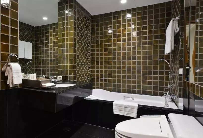 3 Bedroom Suite, Grande Centre Point Ploenchit
