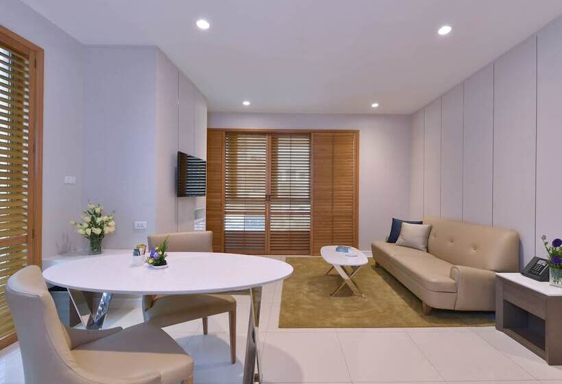 سوئیت با بالکن, Grande Centre Point Ploenchit