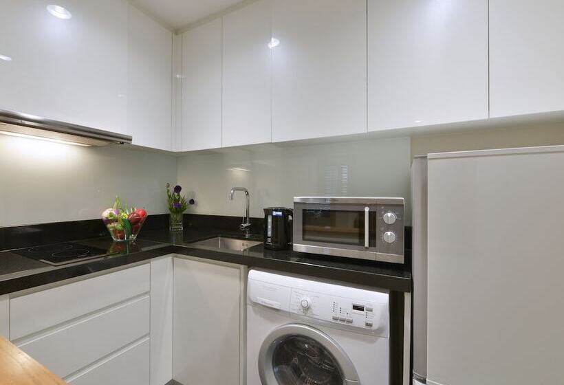 سوئیت با بالکن, Grande Centre Point Ploenchit