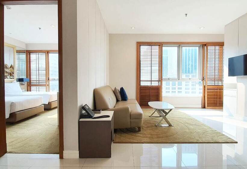 سوئیت با بالکن, Grande Centre Point Ploenchit