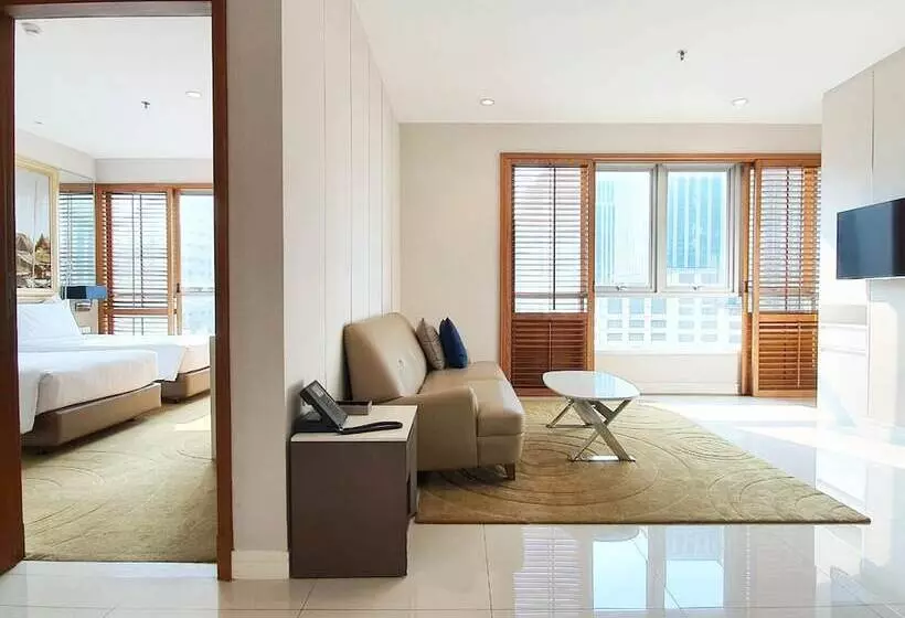 سوئیت با بالکن, Grande Centre Point Ploenchit