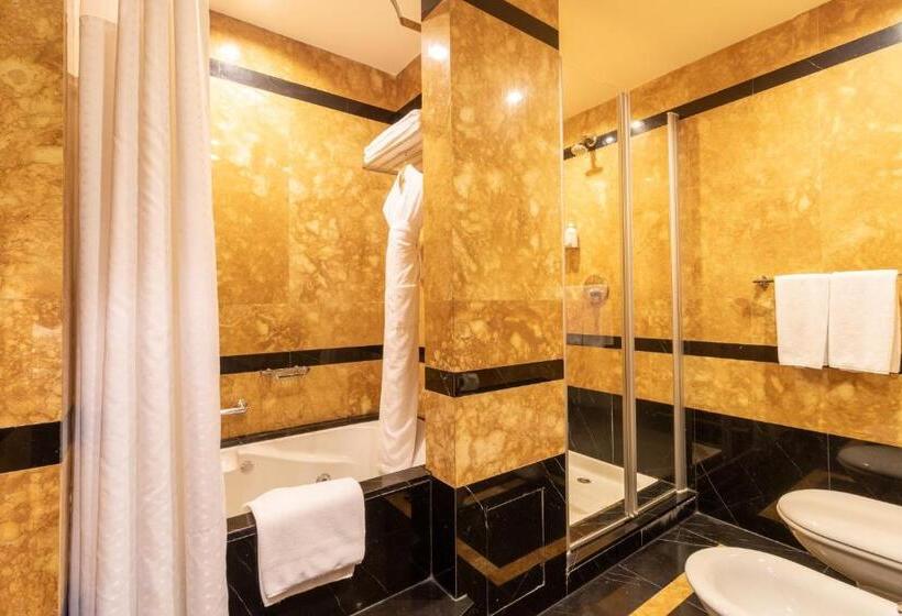 سوئیت کلاب, Holiday Inn Kuwait By Ihg