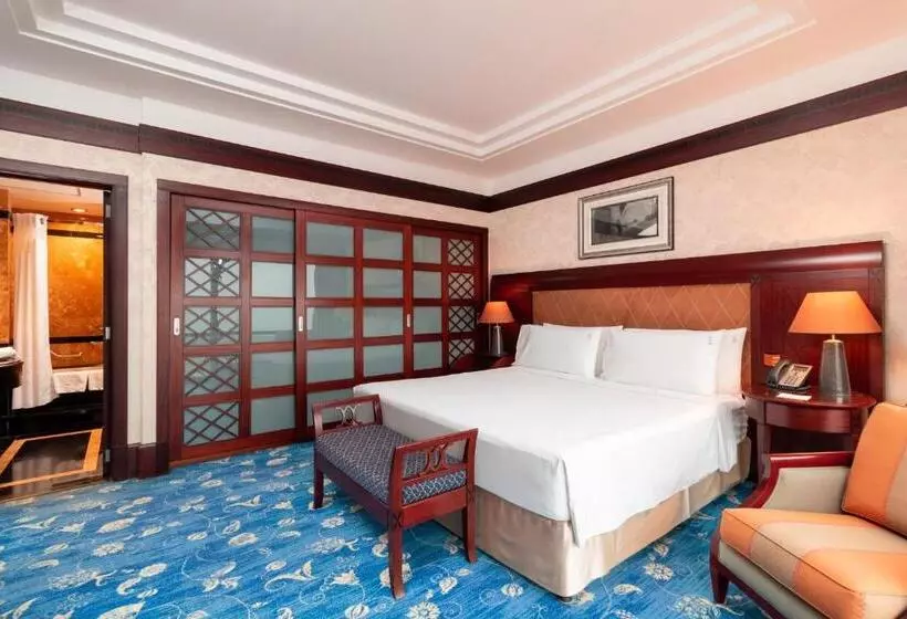 سوئیت کلاب, Holiday Inn Kuwait By Ihg