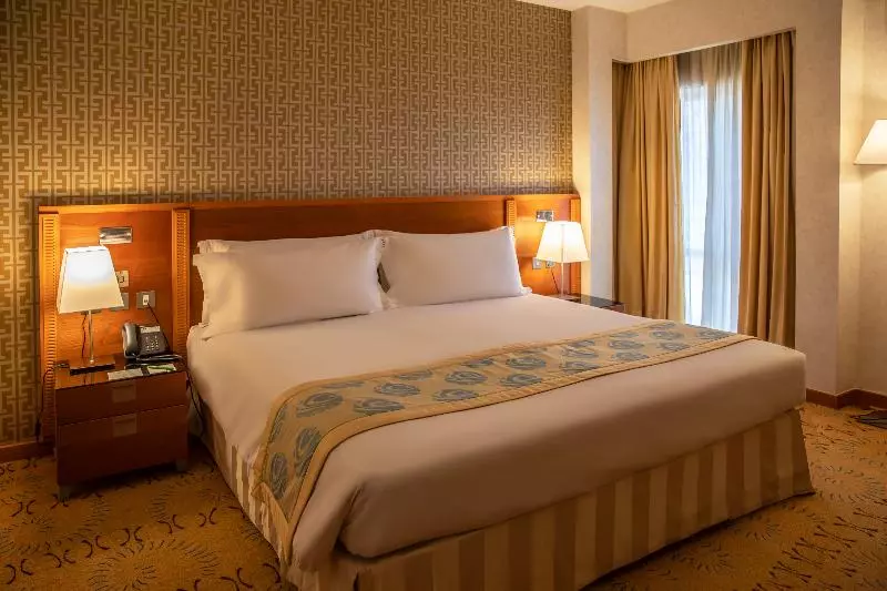 اتاق استاندارد با تخت بزرگ, Holiday Inn Kuwait By Ihg