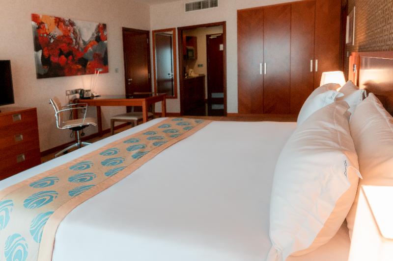 اتاق استاندارد با تخت بزرگ, Holiday Inn Kuwait By Ihg